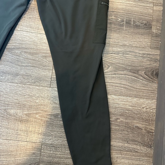 Athleta Dark Olive Green Cargo Pants Women’s 16 - Picture 11 of 13